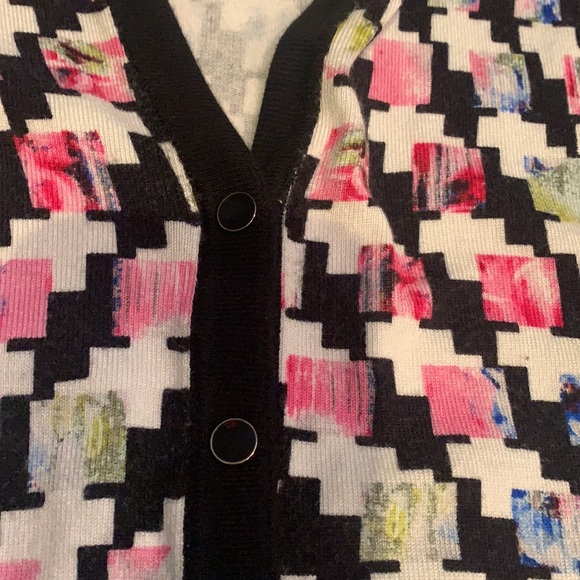 Whitehouse Black Market cardigan. Size Medium but more like a small. NWOT - Picture 6 of 9